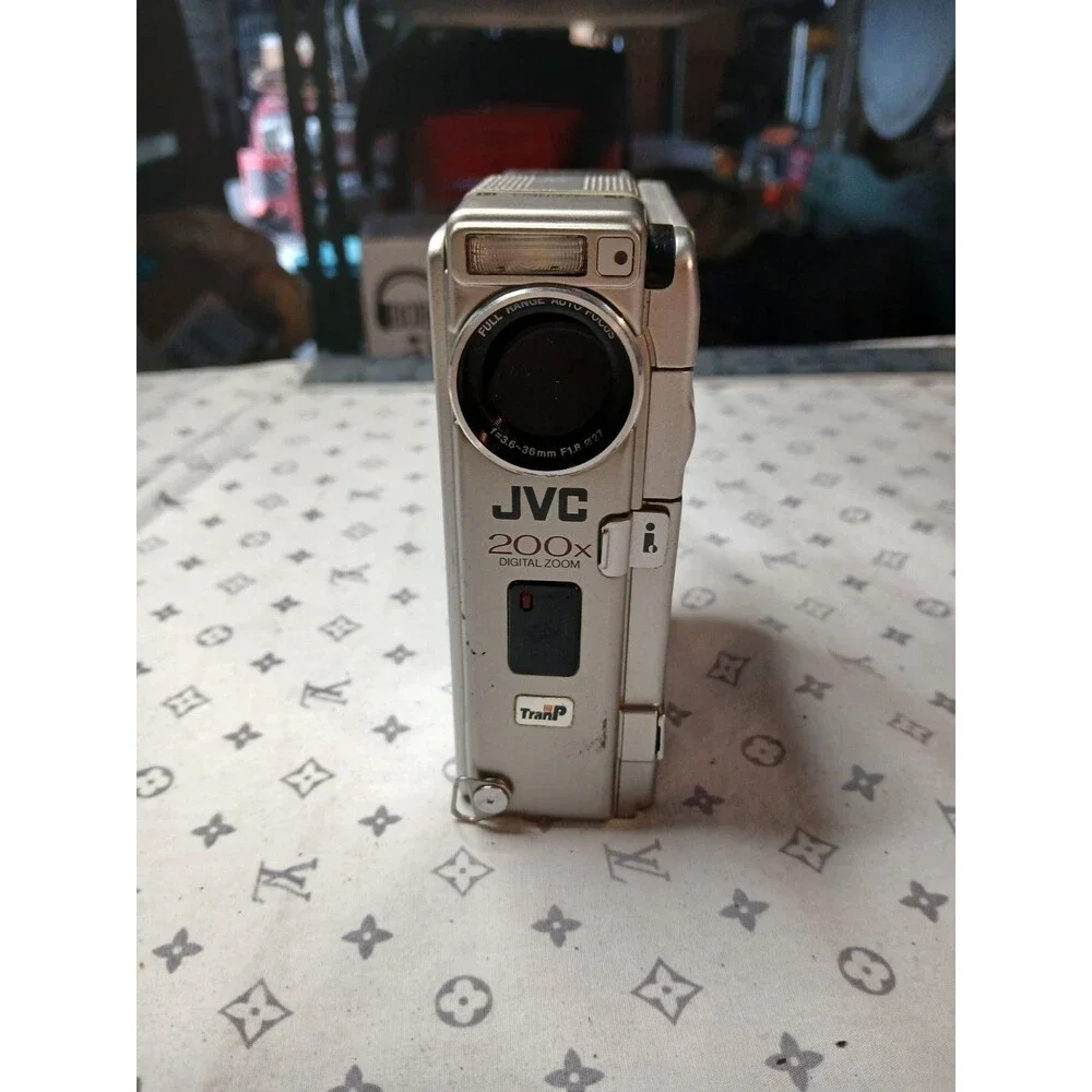 JVC CyberCam GR-DVM70 MiniDV Camcorder 10x/200x Zoom 2.5